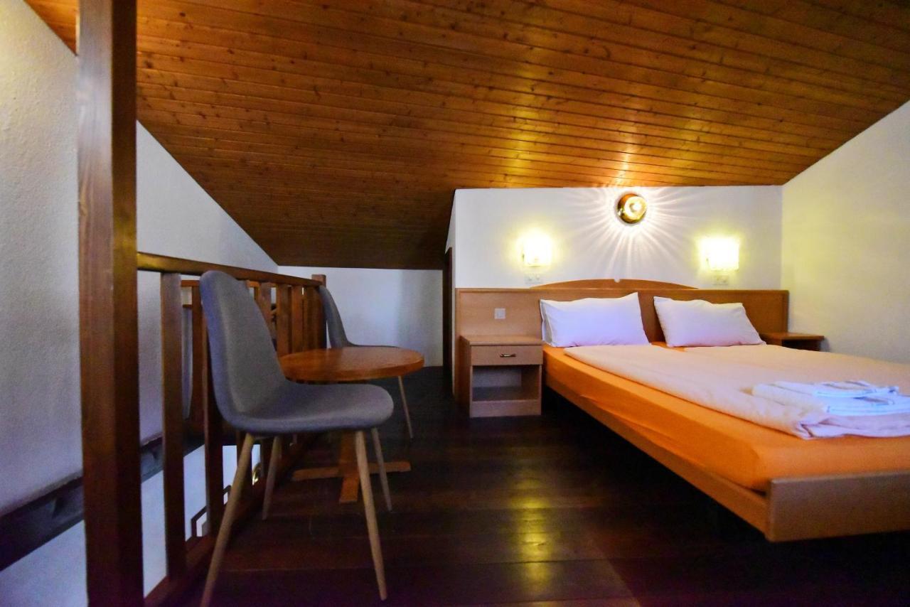 Hotel Pensione Serena Purasca Exteriér fotografie